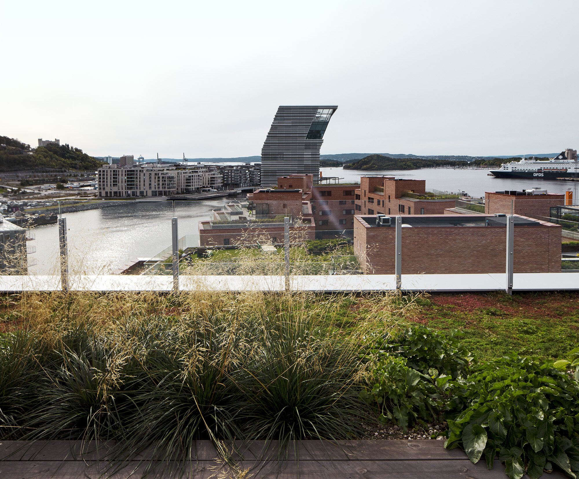 B1 Bjørvika, LPO arkitekter. Takterassen har nydelig fjordutsikt mot Munchmuseet og Sørenga. Foto: Ivan Brodey