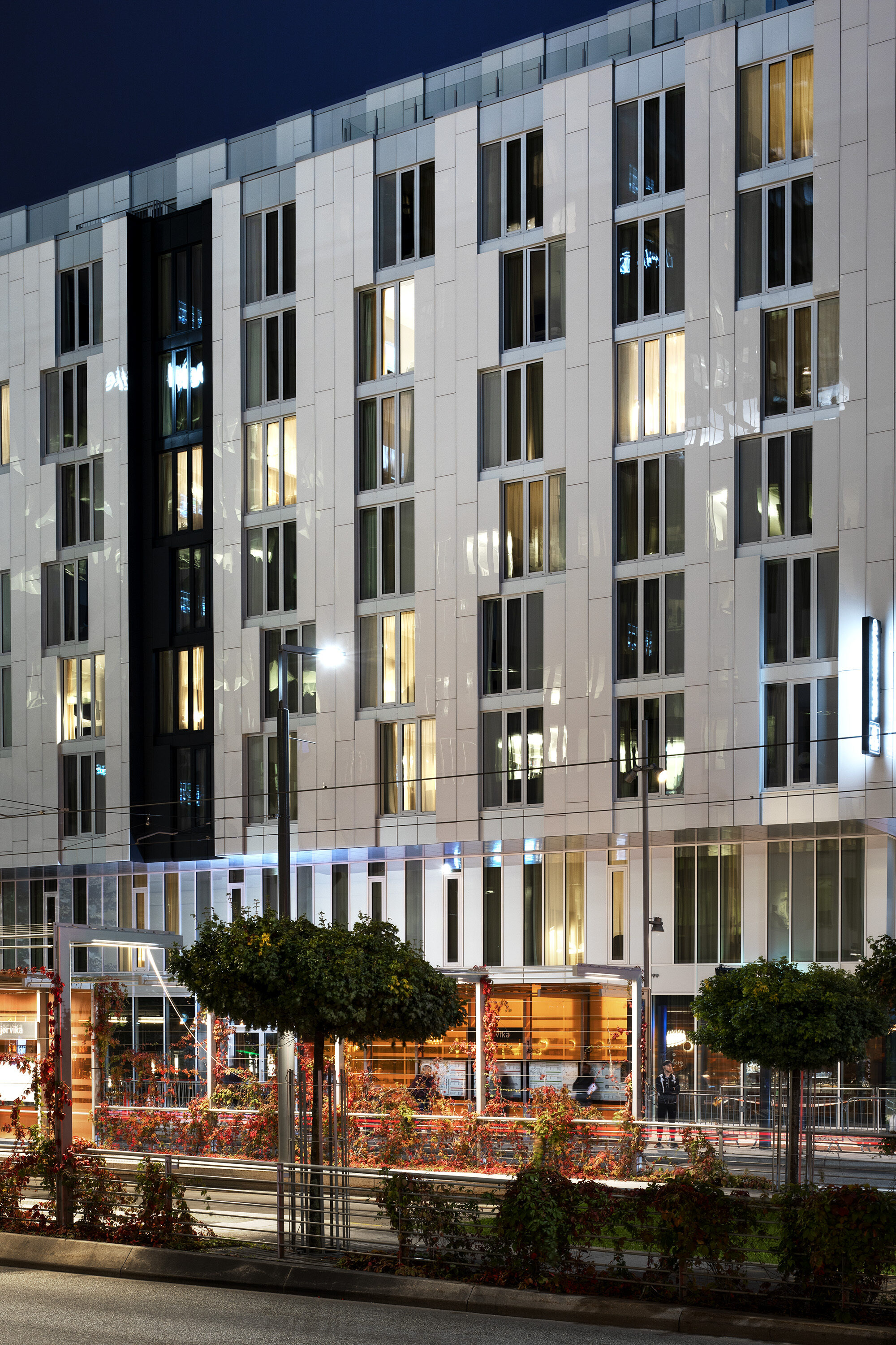 B1 Bjørvika, LPO arkitekter. Fasaden mot Dronning Eufemias gate. Foto: Ivan Brodey