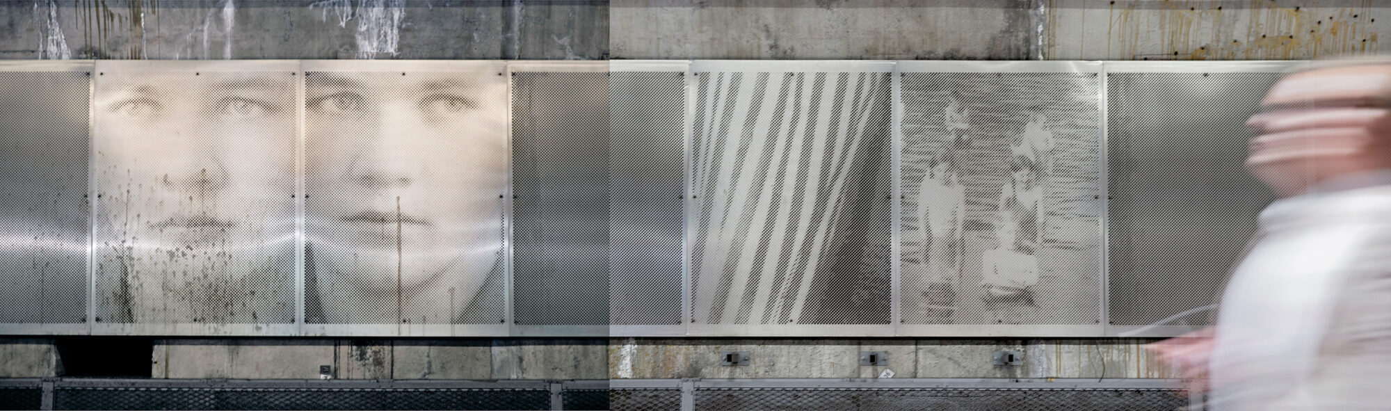 Anne-Karin Furunes har dekorert perrongene med to 250 meter lange bildefrisene som er satt sammen av 332 rustfrie stålplater, perforert til punktgrafikk og montert på begge sider av toghallen.