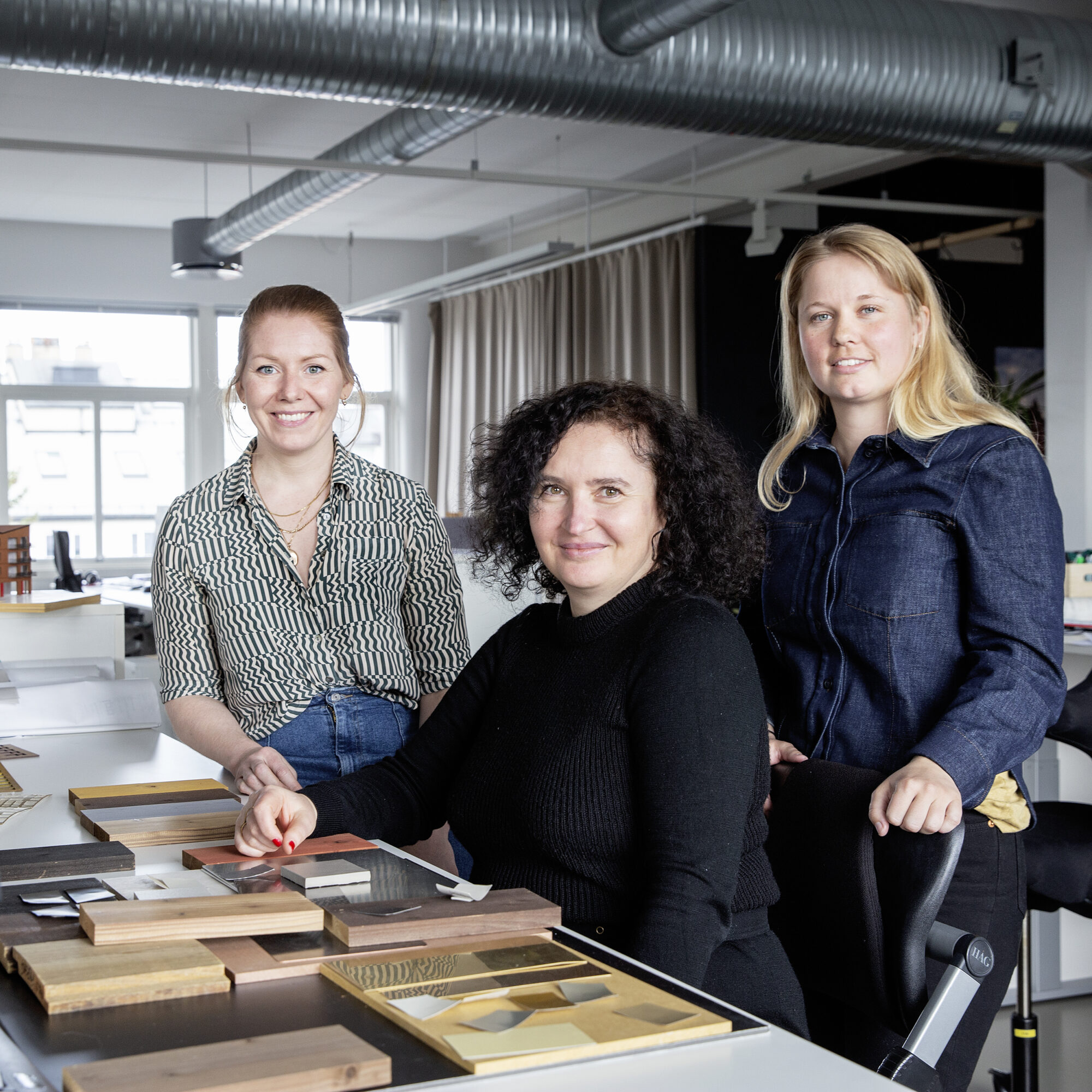 Dorota Pilecka, Jorid Krosse og Lotta Larsson er tre av LPO-arkitektene som har arbeidet med utviklingen av Vervet, og nå med detaljeringen av byggetrinnet Gjøa, boligprosjektet som kommer ut for salg nå før sommeren. Foto: LPO arkitekter