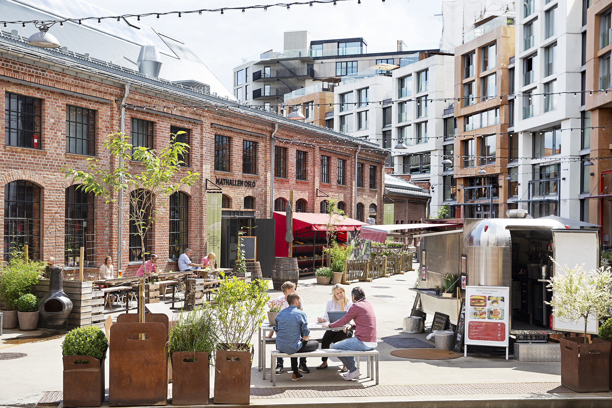 Mathallen og Vulkanområdet.